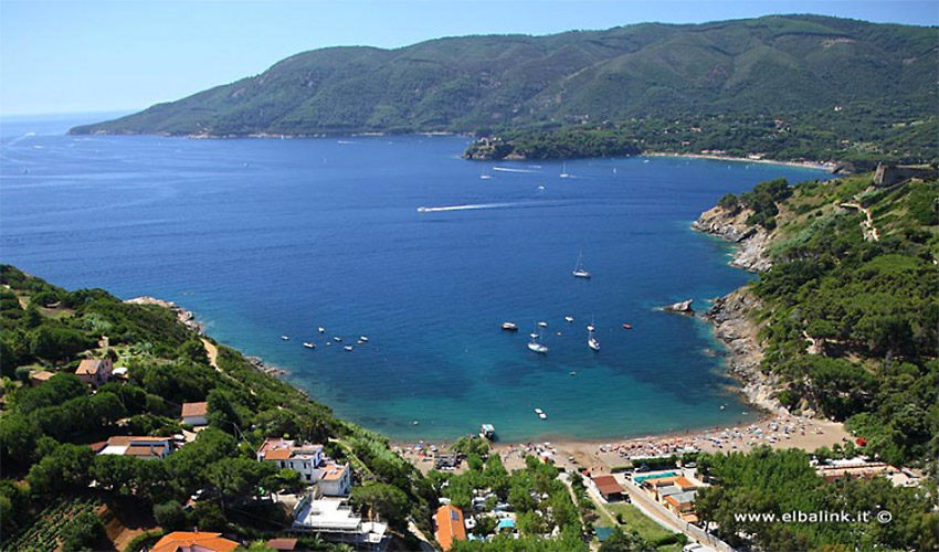 Der Barbarossa Strand in Porto Azzurro auf der Insel Elba