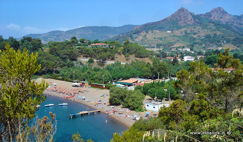 Der Barbarossa Strand in Porto Azzurro auf der Insel Elba