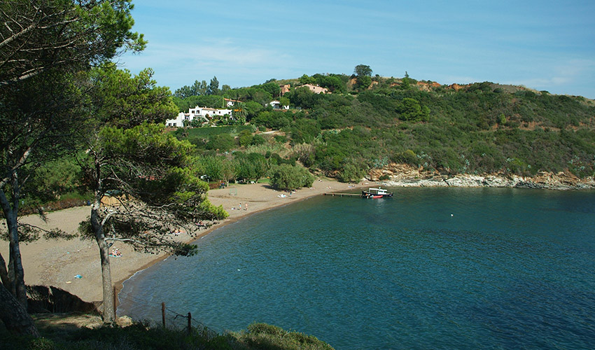 la Spiaggia di Barbarossa a Porto Azzurro all'Isola d'Elba