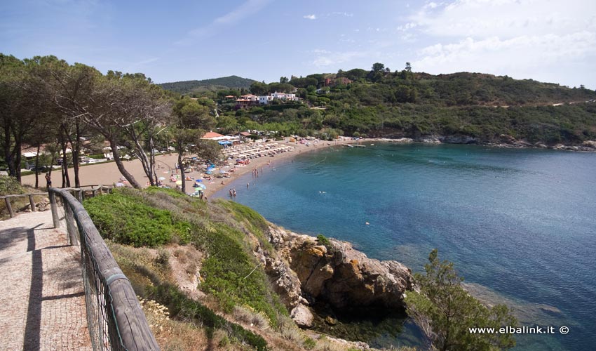 la Spiaggia di Barbarossa a Porto Azzurro all'Isola d'Elba