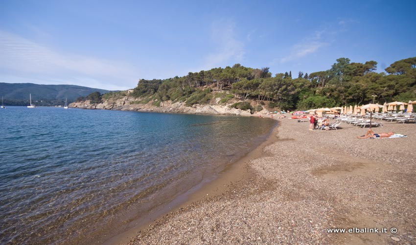 la Spiaggia di Barbarossa a Porto Azzurro all'Isola d'Elba